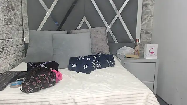 Snapshot of YanetRose chatting on 14, 11, 2025 YanetRose online show from 14, 11, 2025