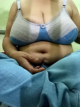 Snapshot of chocobbsneha567 chatting on 17, 12, 2025 chocobbsneha567 online show from 17, 12, 2025