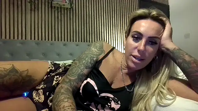 poppyinga1 online show from 15, 9, 2025