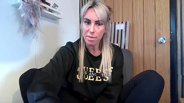 poppyinga1 online show from 4, 3, 2026