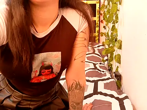 lucywhite13 online show from 16, 9, 2025