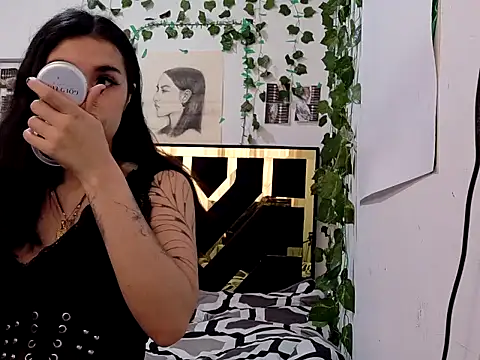 lucywhite13 online show from 18, 9, 2025