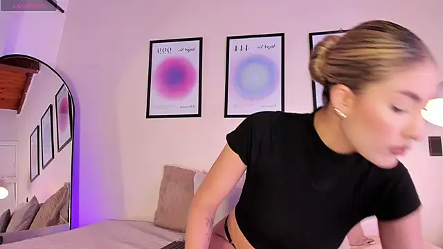 AriaMuse online show from 3, 3, 2026