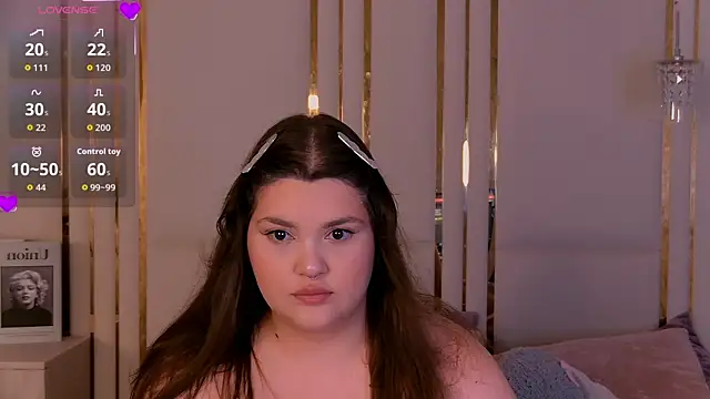 EmilyHyde online show from 4, 7, 2026