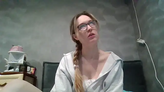 Snapshot of Jugira chatting on 12, 10, 2025 Jugira online show from 12, 10, 2025