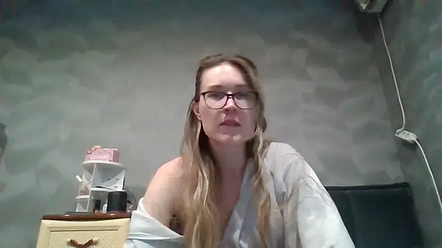 Snapshot of Jugira chatting on 28, 10, 2025 Jugira online show from 28, 10, 2025