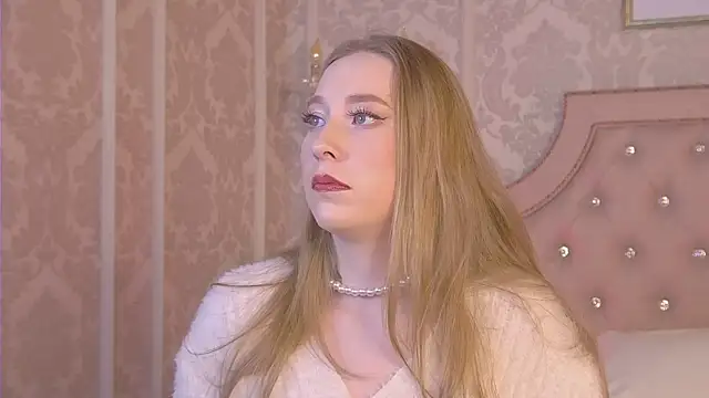 Snapshot of MiaEuphoria_ chatting on 9, 10, 2025 MiaEuphoria online show from 9, 10, 2025