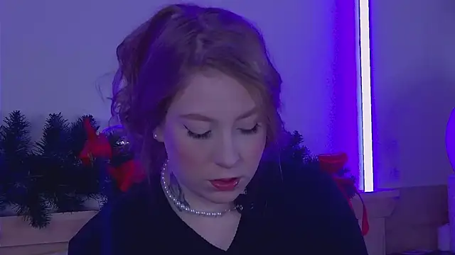 Snapshot of MiaEuphoria_ chatting on 17, 12, 2025 MiaEuphoria online show from 17, 12, 2025