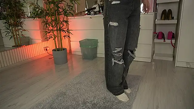 EmmaBlanco online show from 4, 4, 2026