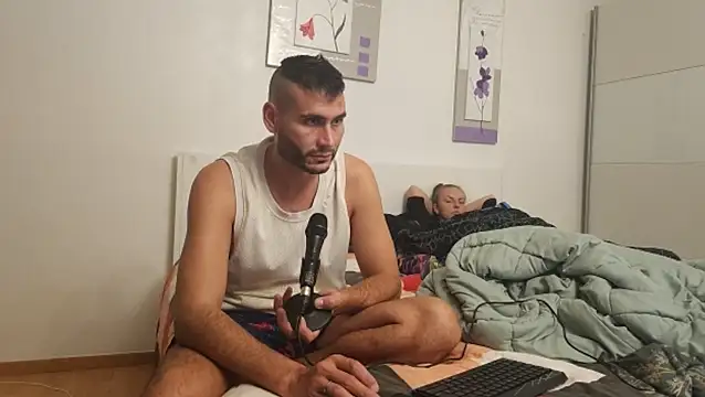 Snapshot of hornycouplefuck12 chatting on 18, 9, 2025 hornycouplefuck12 online show from 18, 9, 2025