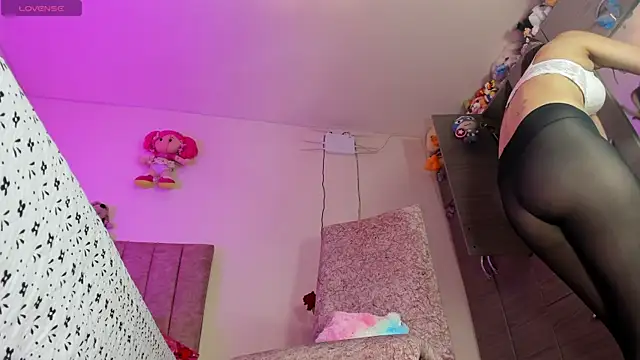 hot Dariana pantyhose online show from 28, 4, 2026