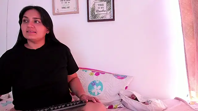 Snapshot of selena_jhonson chatting on 17, 11, 2025 selena jhonson online show from 17, 11, 2025