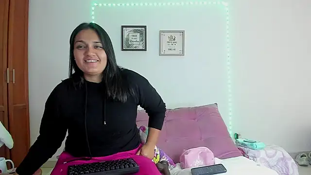 selena jhonson online show from 27, 4, 2026