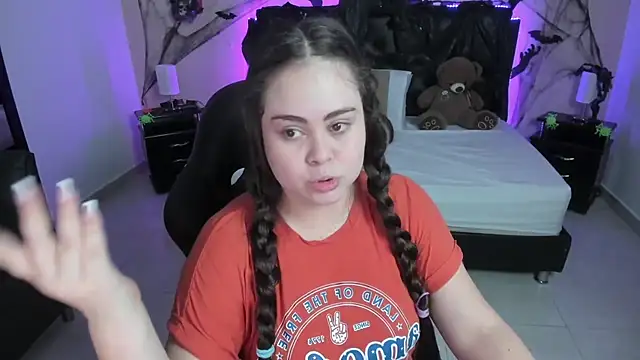 LolaVillalobos online show from 18, 10, 2025