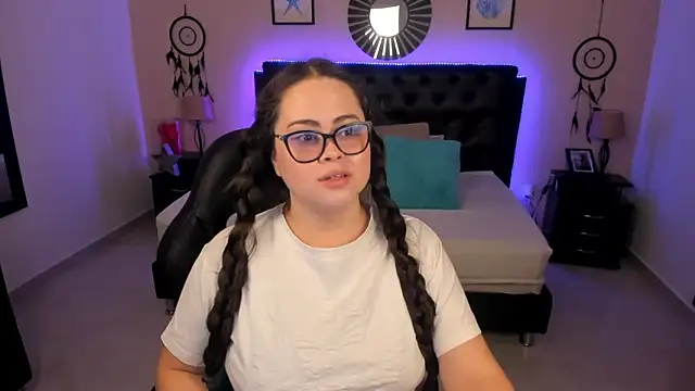 LolaVillalobos online show from 24, 4, 2026