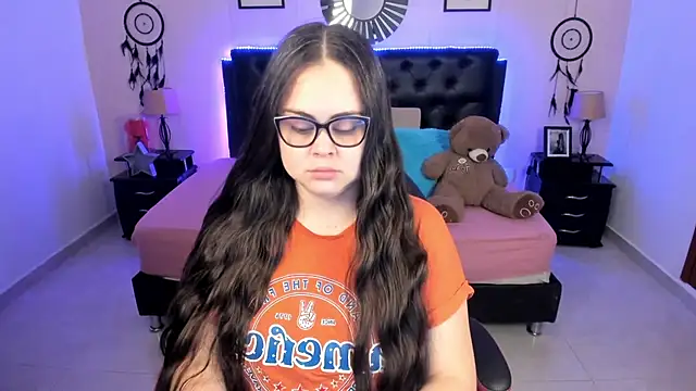 LolaVillalobos online show from 28, 4, 2026