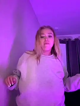 Snapshot of KaylaTrudi chatting on 19, 11, 2025 KaylaTrudi online show from 19, 11, 2025