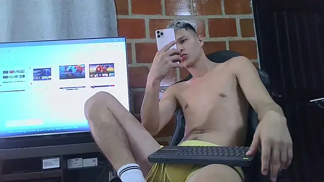 Twinkcock22 online show from 2, 3, 2026