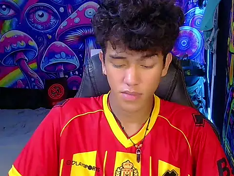 Snapshot of kenbigcockxx chatting on 1, 6, 2026 kenbigcockxx online show from 1, 6, 2026