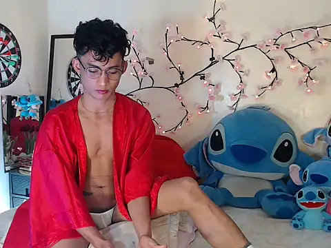 Snapshot of good_boy_in_bed chatting on 4, 12, 2025 good boy in bed online show from 4, 12, 2025