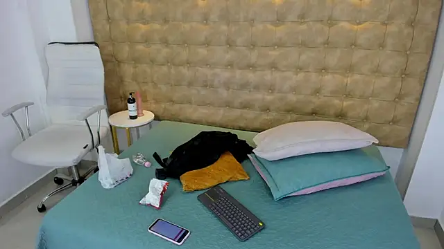 Snapshot of MiiaSmith__ chatting on 8, 9, 2025 MiiaSmith online show from 8, 9, 2025