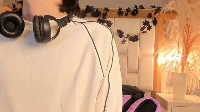 Daphne And Roger online show from 17, 12, 2025