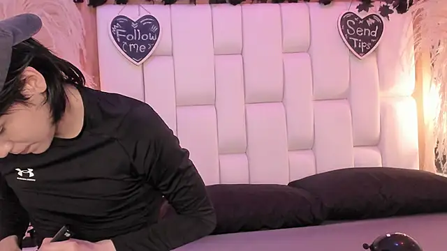 Daphne And Roger online show from 16, 4, 2026