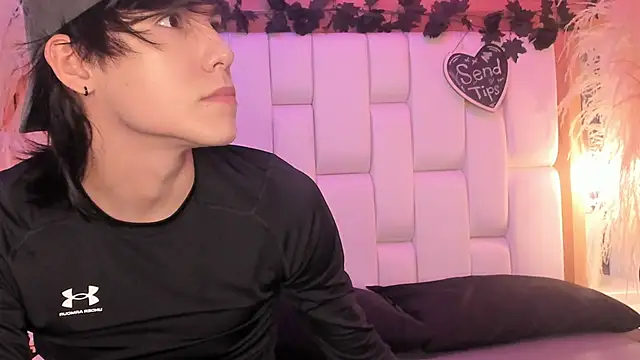 Daphne And Roger online show from 21, 4, 2026