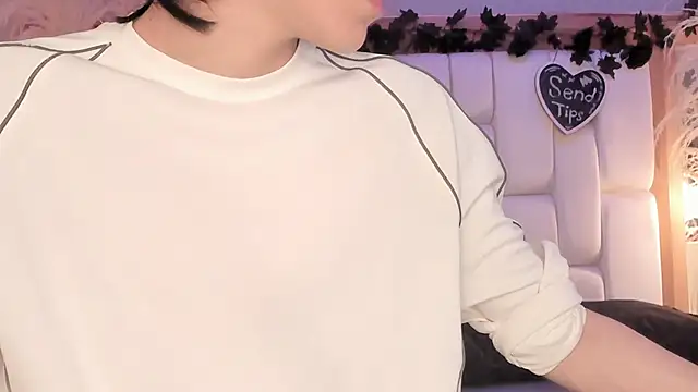 Daphne And Roger online show from 22, 4, 2026