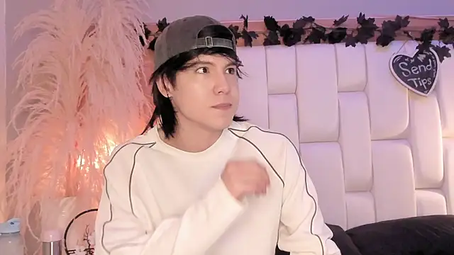 Daphne And Roger online show from 25, 4, 2026