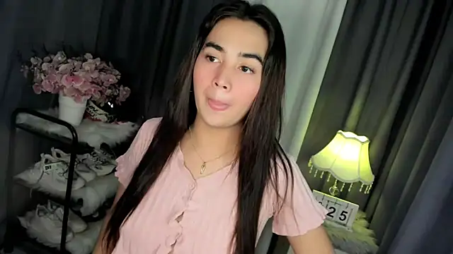 Snapshot of Alovelydoll_nica chatting on 25, 9, 2025 Alovelydoll nica online show from 25, 9, 2025