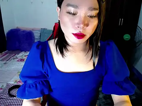 Urassiansweetcummer online show from 12, 9, 2025