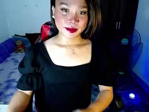 Urassiansweetcummer online show from 21, 4, 2026