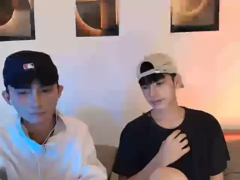 Snapshot of twink_pinoy chatting on 5, 8, 2026 twink pinoy online show from 5, 8, 2026