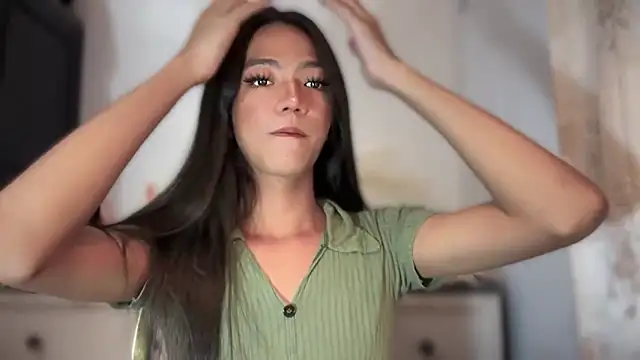 Snapshot of slimladyxoxo chatting on 22, 12, 2025 slimladyxoxo online show from 22, 12, 2025