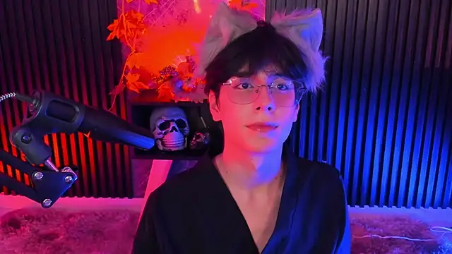 Snapshot of luixdust_ chatting on 4, 10, 2025 luixdust online show from 4, 10, 2025