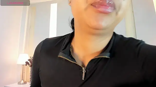 SalomeeBell online show from 27, 10, 2025