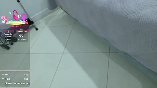 BeccaReedd online show from 10, 9, 2025