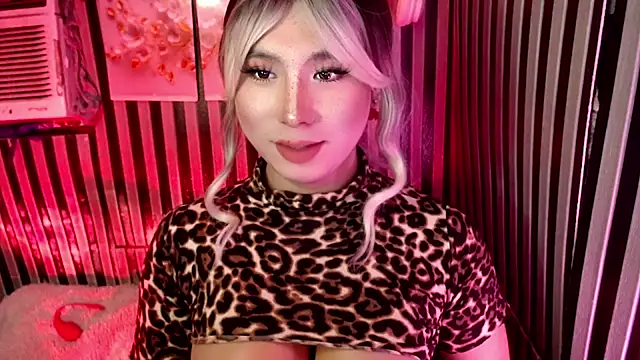 UrhotlucyTS online show from 13, 4, 2026