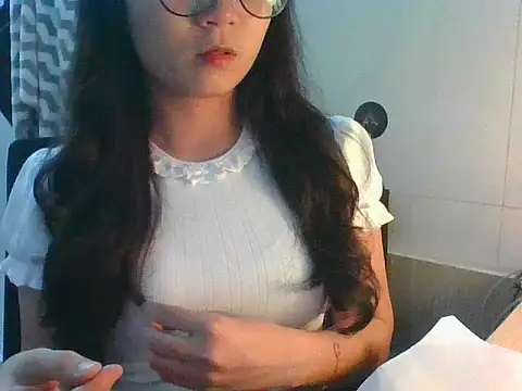 Snapshot of Linzly chatting on 12, 10, 2025 Linzly online show from 12, 10, 2025