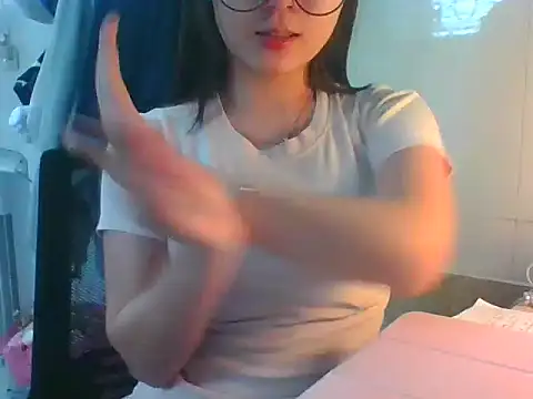 Snapshot of Linzly chatting on 26, 11, 2025 Linzly online show from 26, 11, 2025