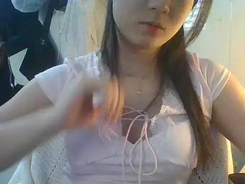 Snapshot of Linzly chatting on 7, 4, 2026 Linzly online show from 7, 4, 2026