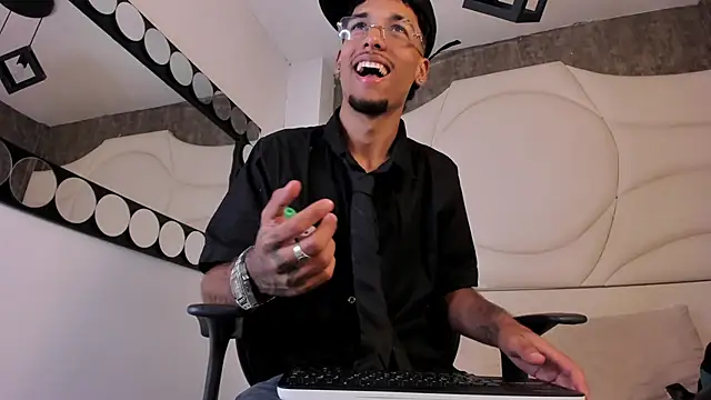 Thiagoferreti online show from 2, 10, 2025