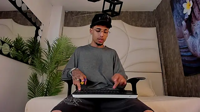 Thiagoferreti online show from 13, 10, 2025