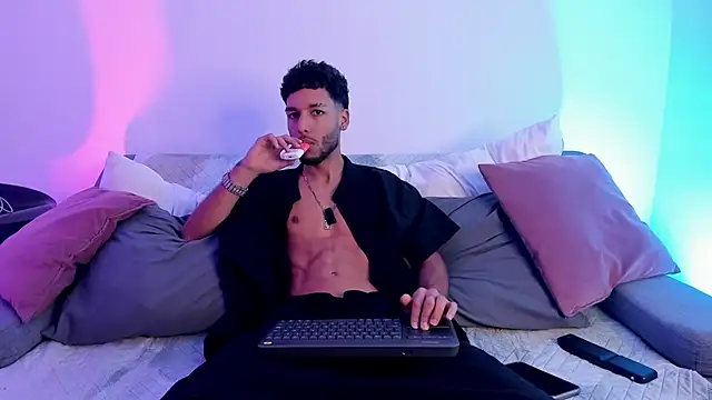 Thiagoferreti online show from 8, 6, 2026