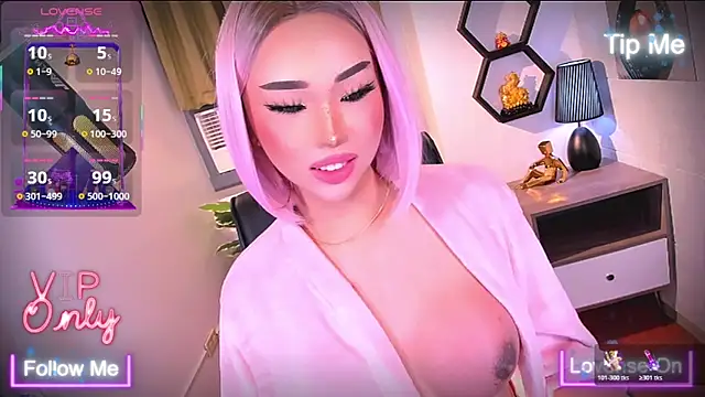 TriciaCumLoader online show from 18, 4, 2026