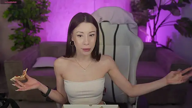 Selena Glow online show from 13, 4, 2026