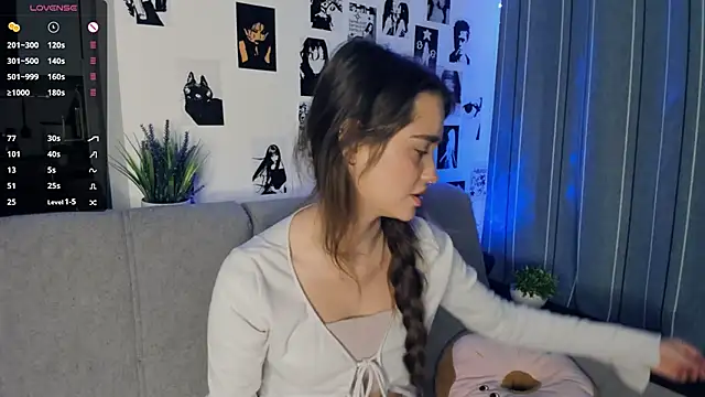 Snapshot of lovelyalivia chatting on 25, 10, 2025 lovelyalivia online show from 25, 10, 2025