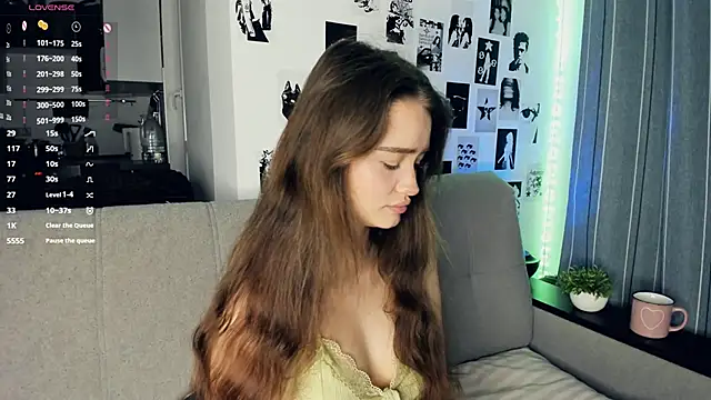 Snapshot of lovelyalivia chatting on 18, 11, 2025 lovelyalivia online show from 18, 11, 2025