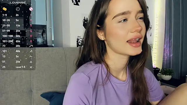 Snapshot of lovelyalivia chatting on 14, 12, 2025 lovelyalivia online show from 14, 12, 2025